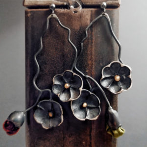 orecchini da donna a formadi pinata rampicante con fiori