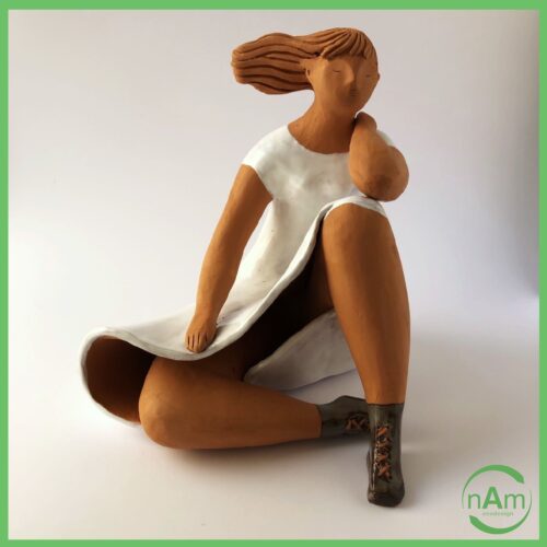 scultura in terracotta di Paola CHX